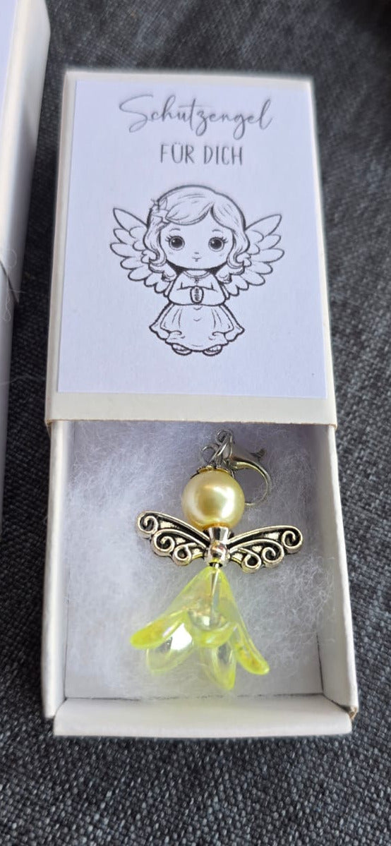Kleiner Schutzengel Anhänger aus Perlen – Glücksbringer Geschenkbox