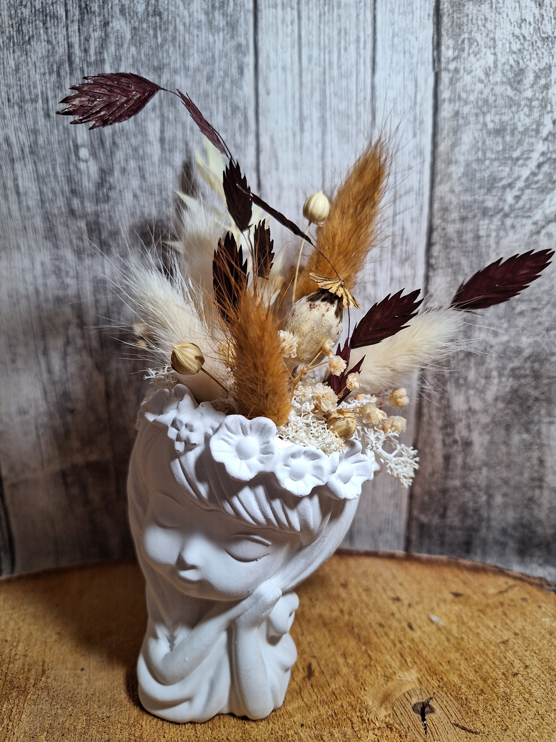 Handgegossenes Keraflott-Blumenmädchen mit stilvoller Kopföffnung für Trockenblumen, personalisiert mit Wunschfarbe, modernes Dekor für Innenräume.