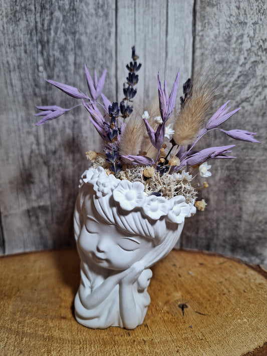 Handgegossenes Keraflott-Blumenmädchen mit stilvoller Kopföffnung für Trockenblumen, personalisiert mit Wunschfarbe, modernes Dekor für Innenräume.