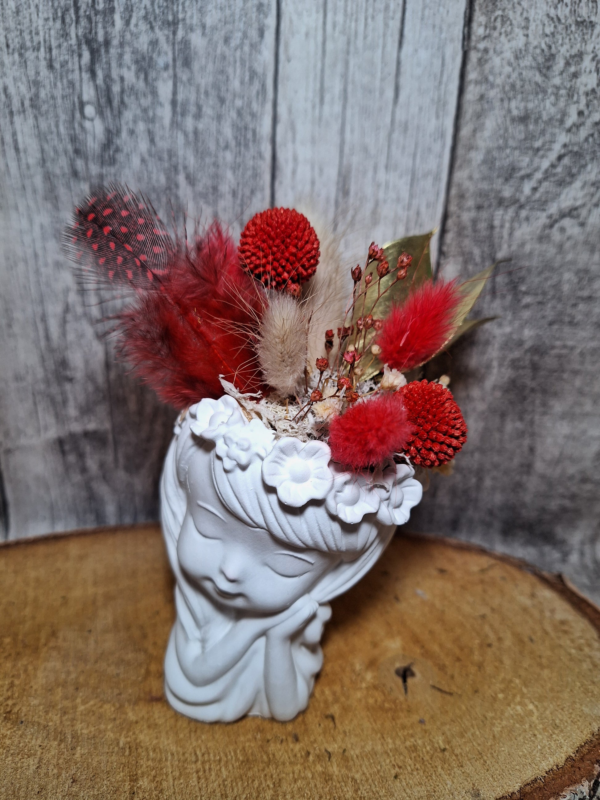 Handgegossenes Keraflott-Blumenmädchen mit stilvoller Kopföffnung für Trockenblumen, personalisiert mit Wunschfarbe, modernes Dekor für Innenräume.