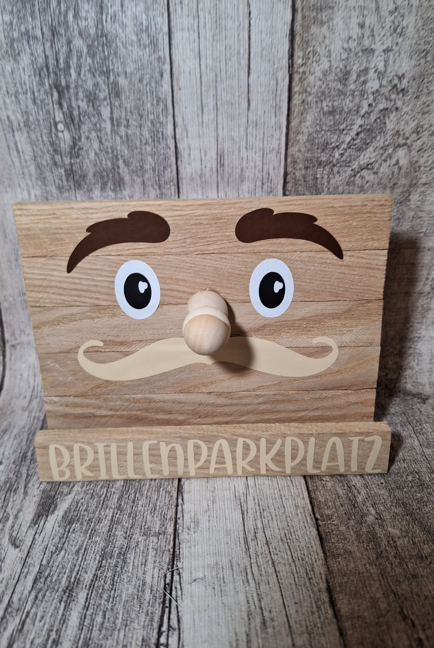 Niedlicher Holz-Brillenparkplatz mit Gesicht, ideal zur praktischen und dekorativen Aufbewahrung von Brillen.