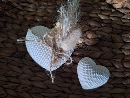 Elegantes Dekoherz in stilvollem Design, erhältlich in zwei Größen. Die große Variante kann optional mit einem Trockenblumenstrauß kombiniert werden. Perfekt als Innendekoration oder Geschenk, verleiht es jedem Raum eine romantische und elegante Atmosphäre.