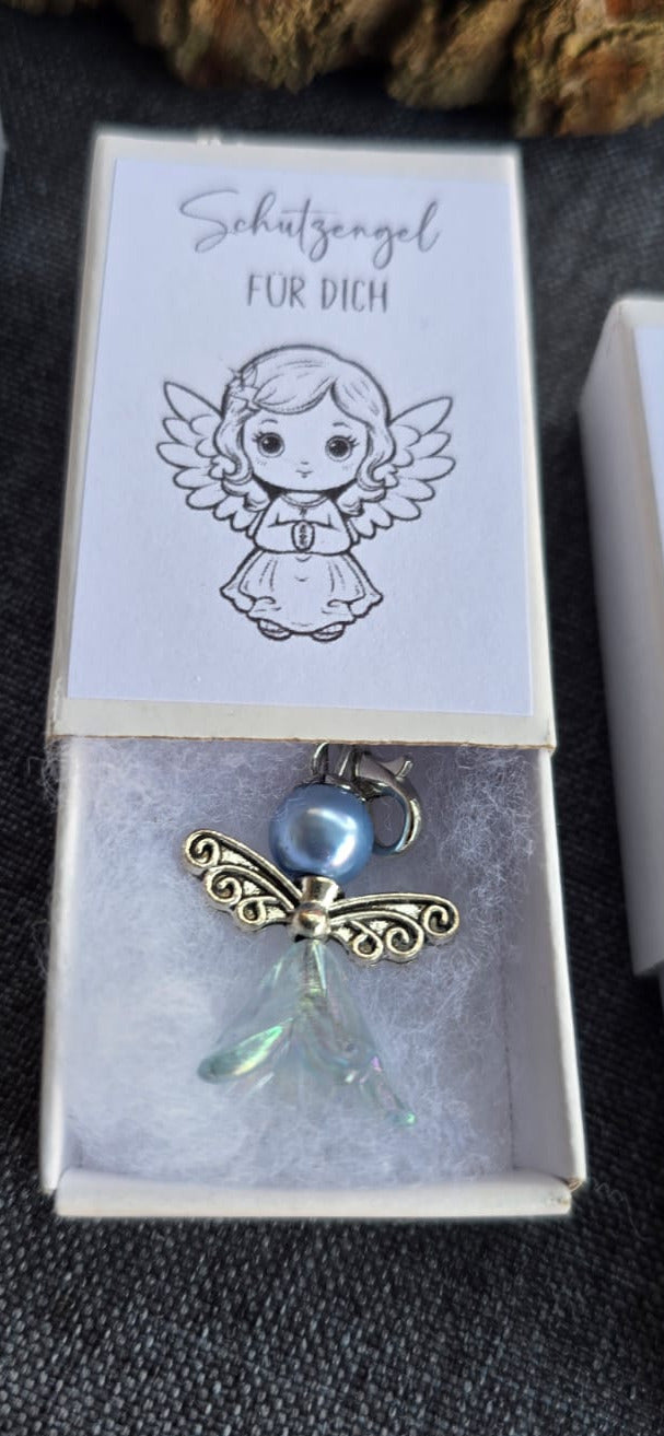 Kleiner Schutzengel Anhänger aus Perlen – Glücksbringer Geschenkbox