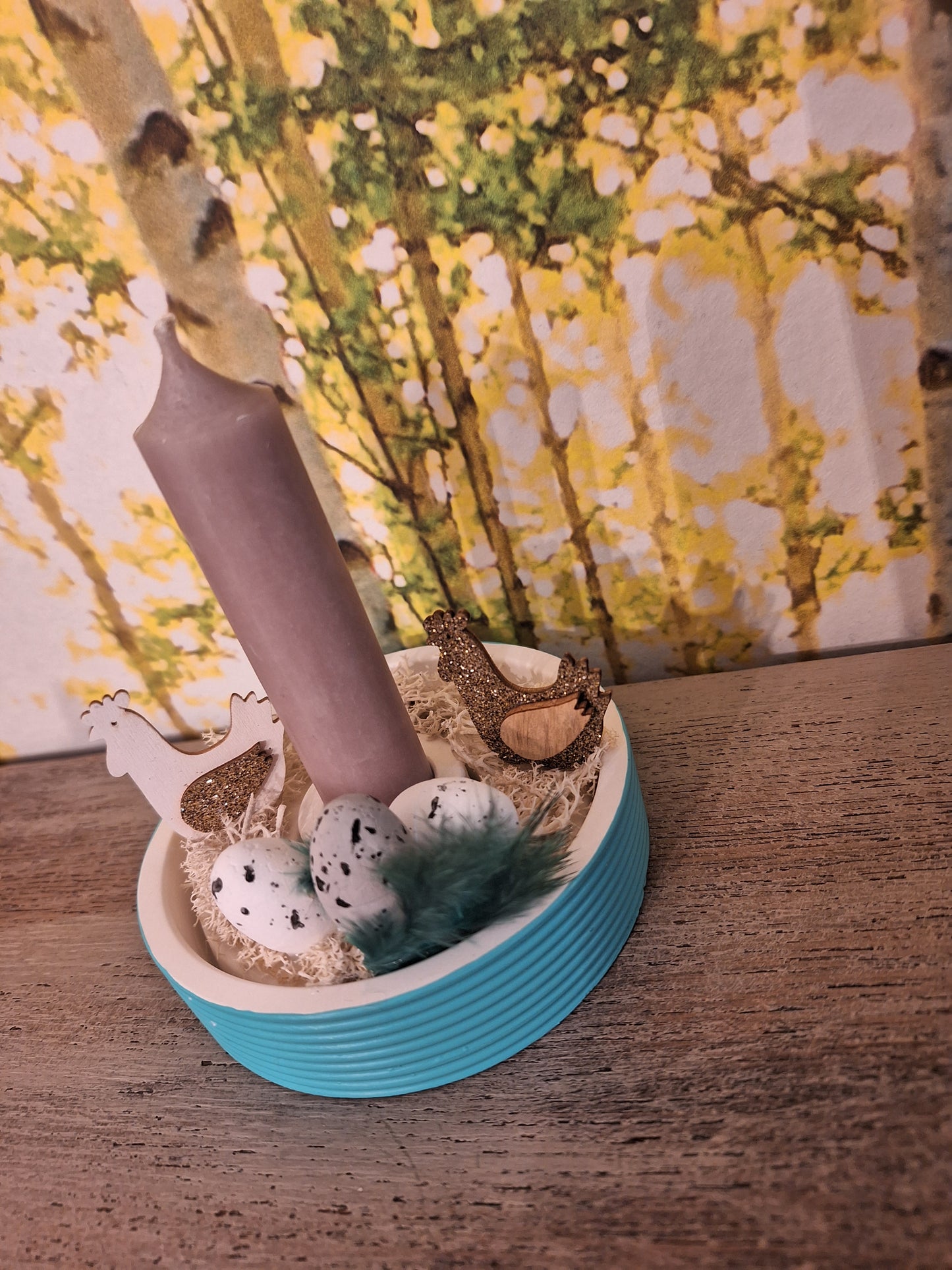 Osterlicher Stabkerzenhalter in Frischem Blau mit Acrylfarbe – Dekorative Eier & Hühner